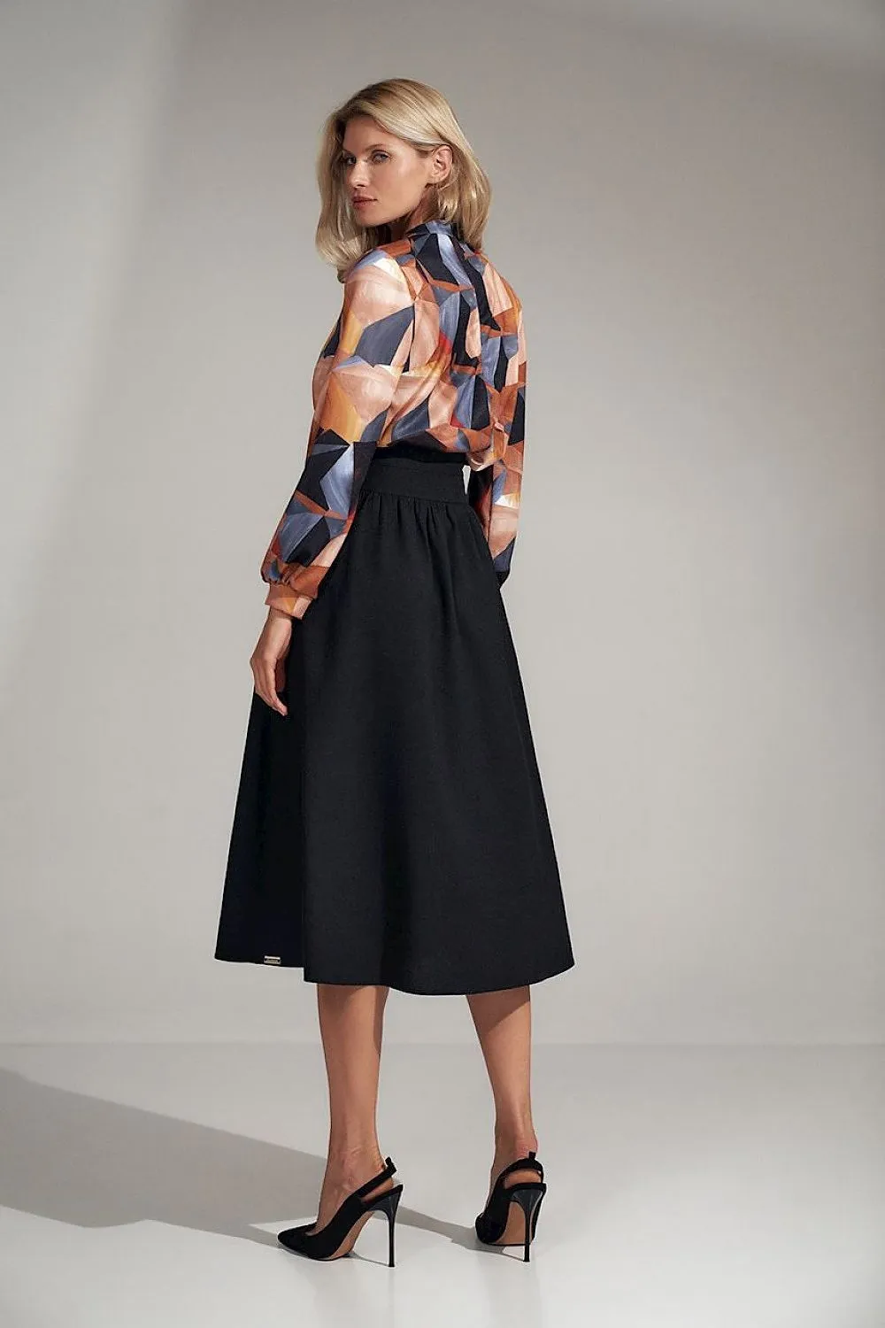 Blouse With A Stand-Up Collar Figl