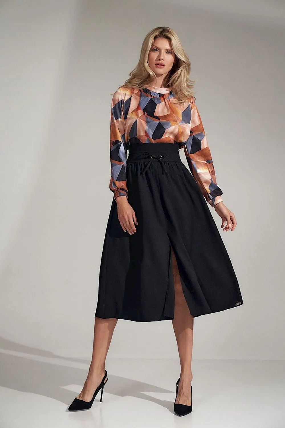 Blouse With A Stand-Up Collar Figl