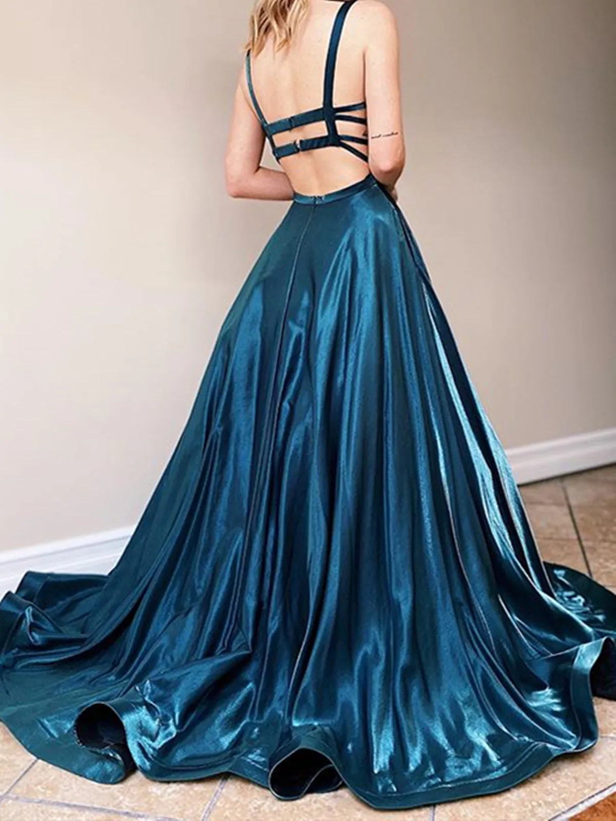 Elegant Long A-line Sleeveless Open Back Formal Evening Prom Dresses