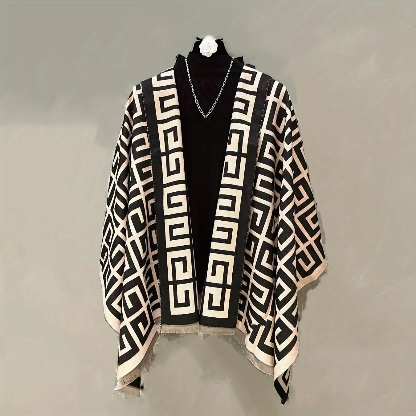 Luxurious Double G Jacquard Scarf – Soft Fringe Shawl
